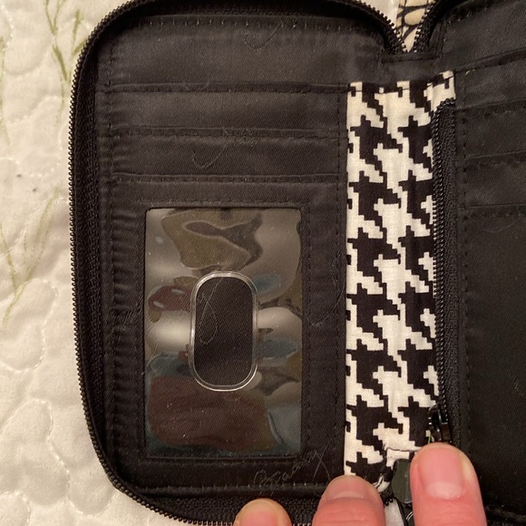 Vera Bradley Wristlet Red White Floral Card Slots Change Bill Slots Snap pocket - Picture 11 of 17